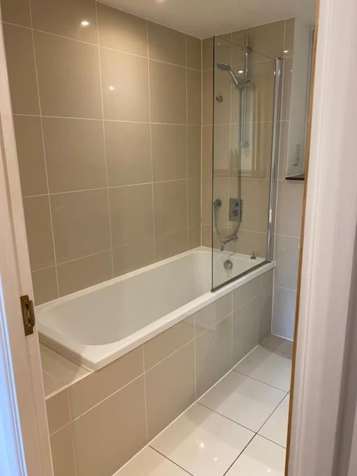 Modern Apartment, Fistral Beach New Quay エクステリア 写真